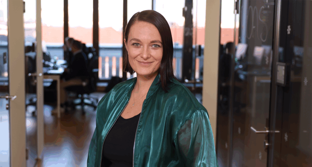 Maria Holzinger bei e-dialog zum Director befördert