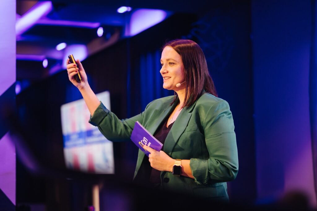 Maria Holzinger an der PCon 2025